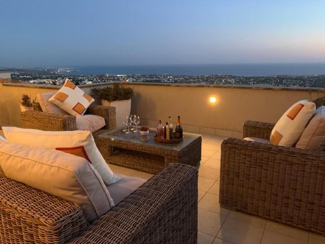 Beau Views Seven Apartment Peyia Bagian luar foto